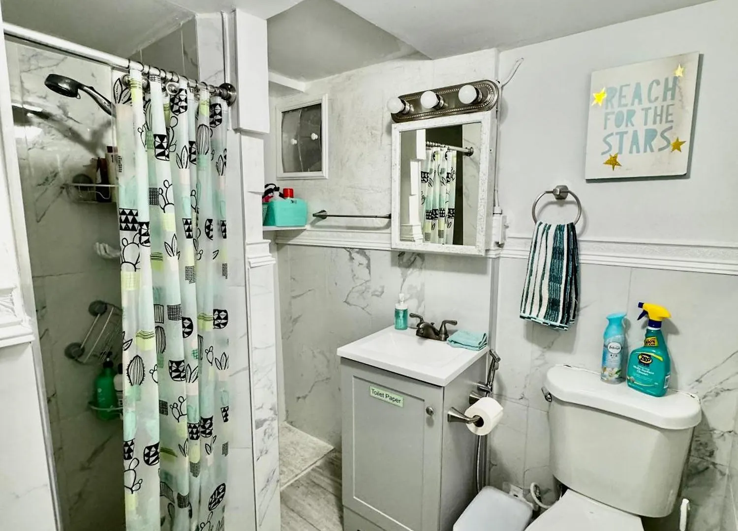 Homestay Private Room With Two Twin Beds Air Conditioning And Shared Bathrooms Located Near Seatac Airport And Downtown Seattle